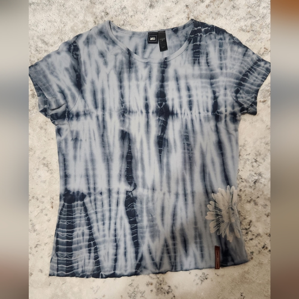 Women REI tye dye Shirt Size Medium